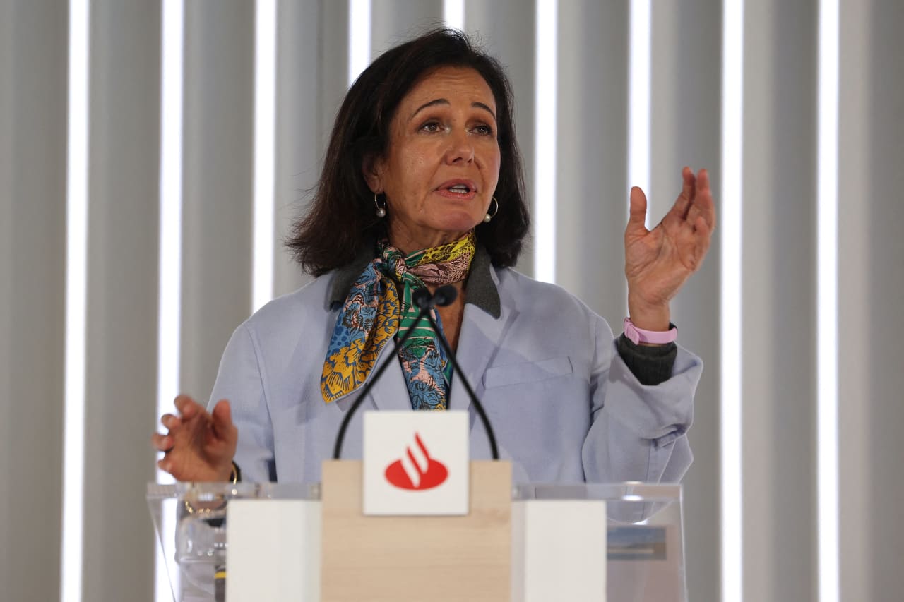 Santander says $12 billion U.S. bank deal will cost less than 7 times earnings. The market isn’t buying it.