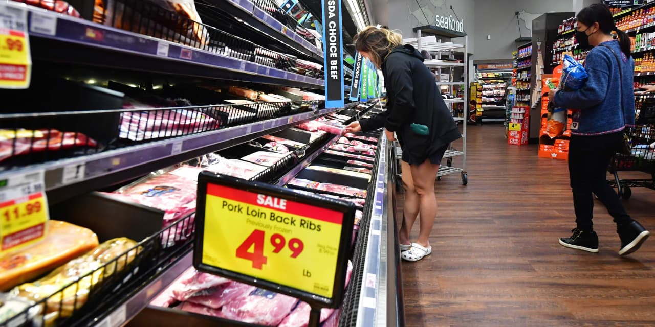 La inflación obliga a los estadounidenses a cambiar su dieta: “Hacemos sopa de verduras”
