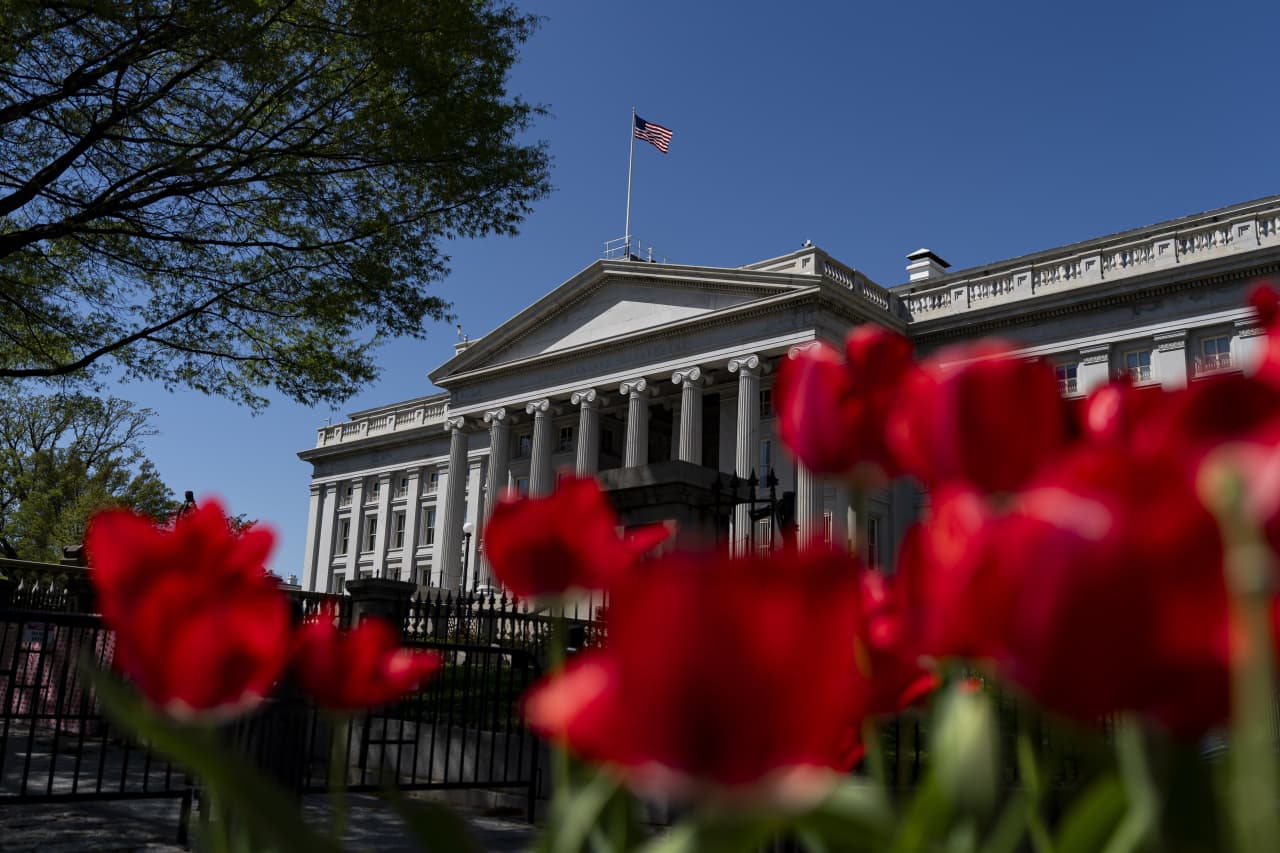 Treasury Department raises its second-quarter borrowing estimate