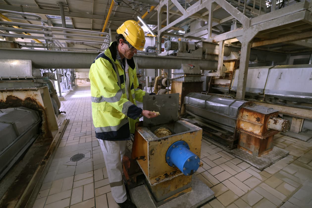 U.S. factory orders rise in February after two straight monthly ...