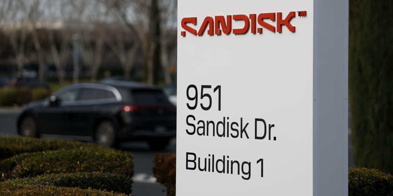 Sandisk is falling after earnings. Here’s what Wall Street says.