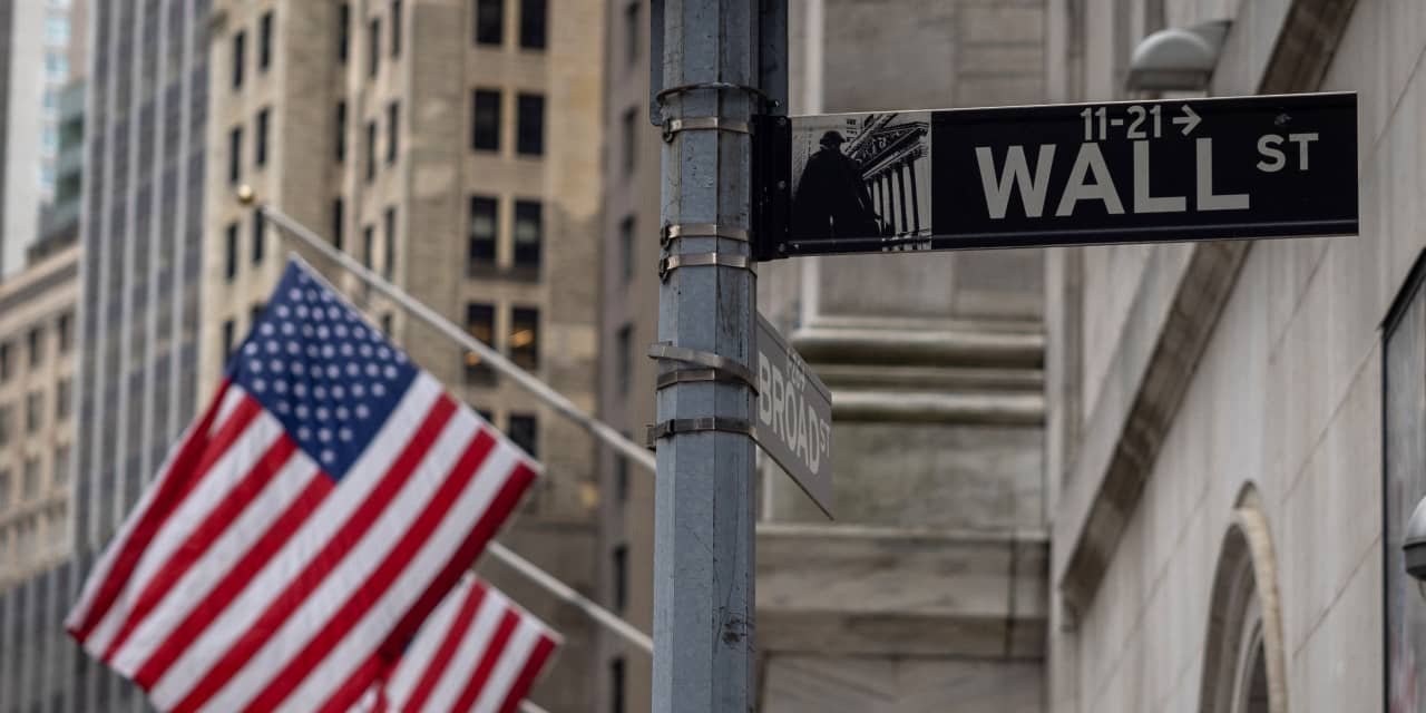 #Market Snapshot: Dow drops over 500 points after long weekend as dollar rallies to 19-year high