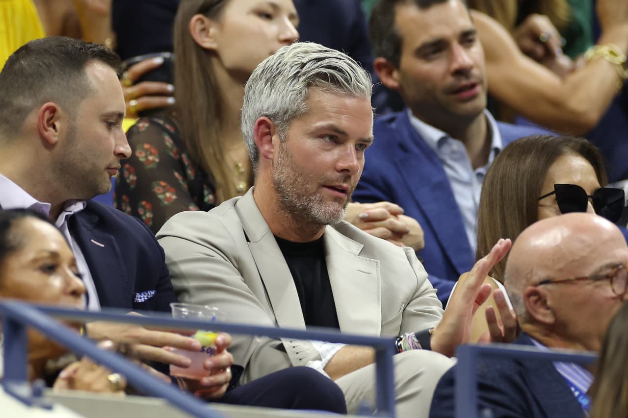 The simple mind trick that real-estate mogul Ryan Serhant used to create his empire