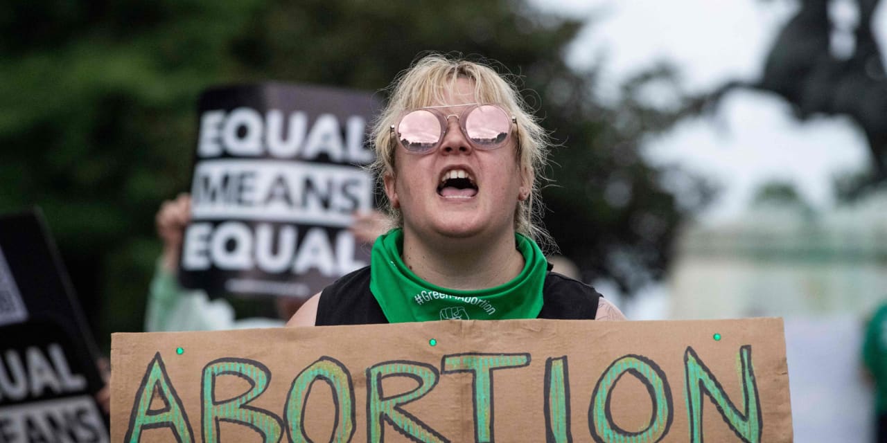 Journée de l’égalité des femmes: Nancy Pelosi et Katie Porter disent que l’avortement va basculer à mi-mandat