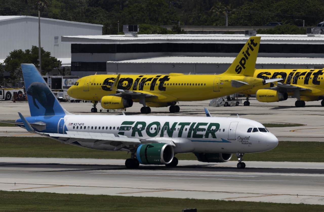 Se informa que Frontier está considerando renovar las conversaciones de fusión con Spirit Airlines