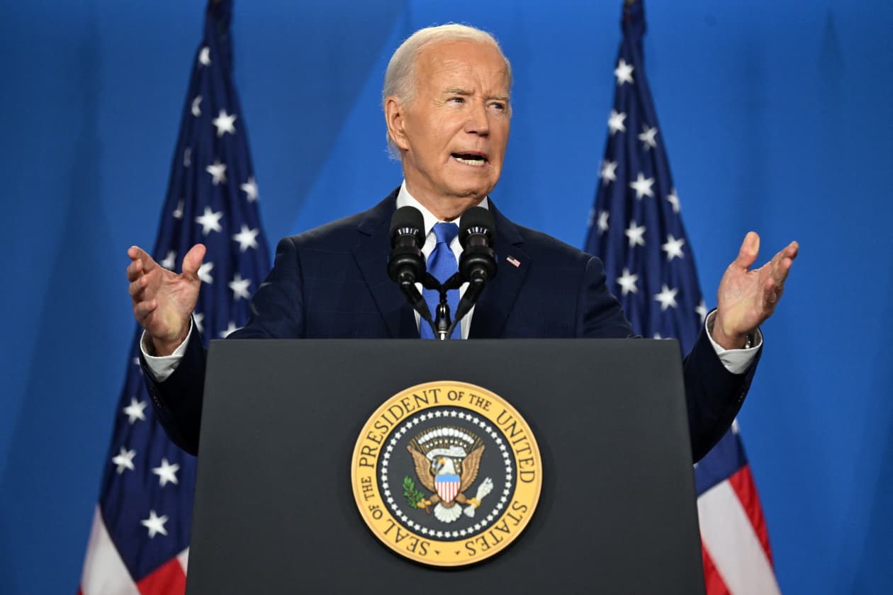 Biden praises U.S. economy’s strength as he insists he’s staying in ...