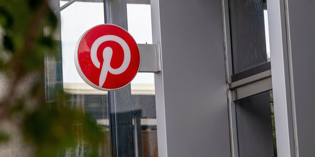 Pinterest’s stock tumbles on sales, earnings misses