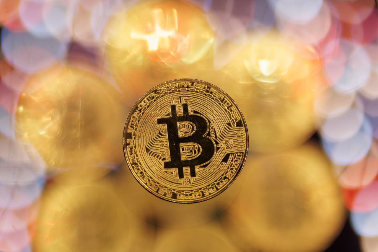 Bitcoin’s selloff sends crypto-related stocks sharply lower