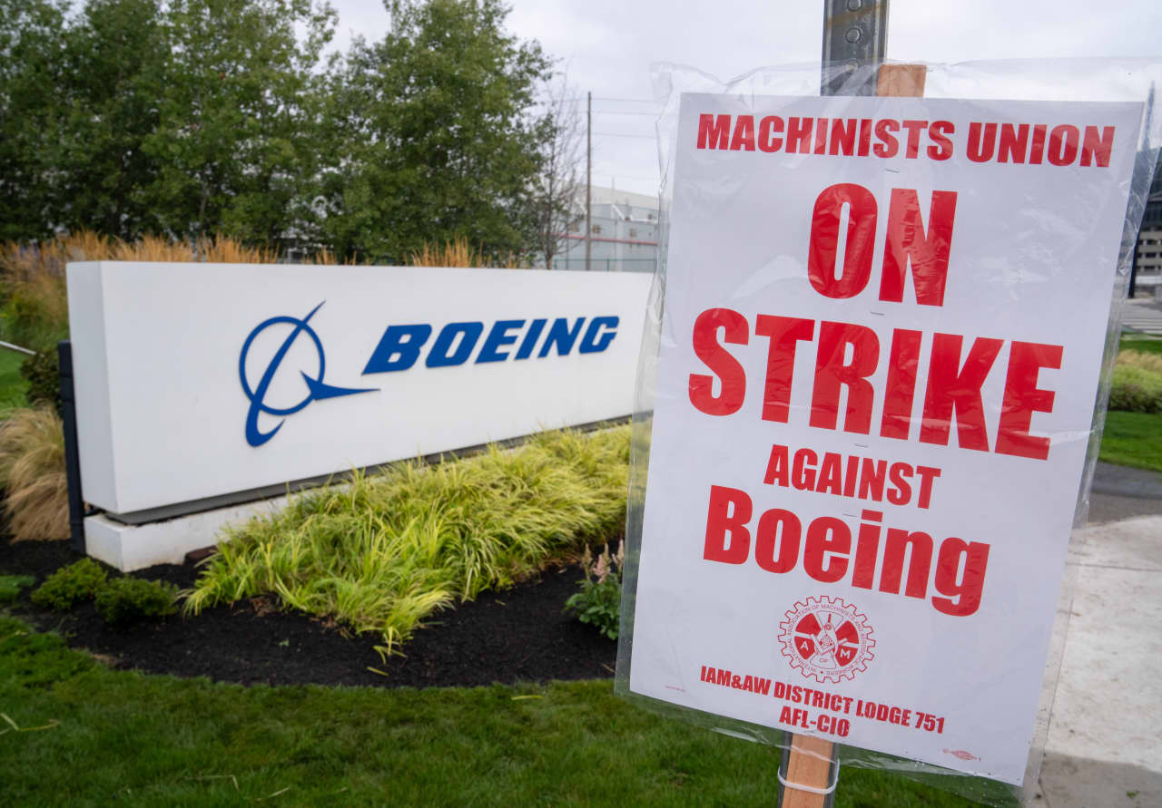 Boeing подает NLRB обвинение в несправедливой трудовой практике против профсоюза на фоне продолжающейся забастовки машинистов