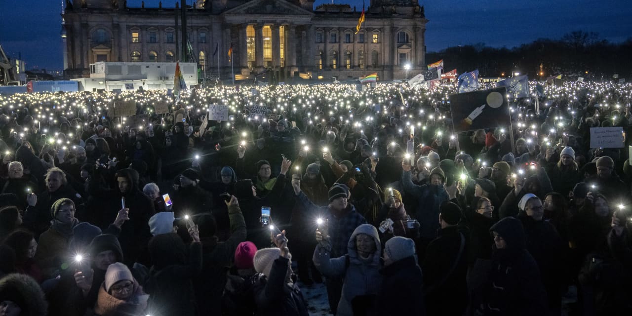Hundreds of thousands turn out in Germany to protest the far right and extremism - Vimarsana News