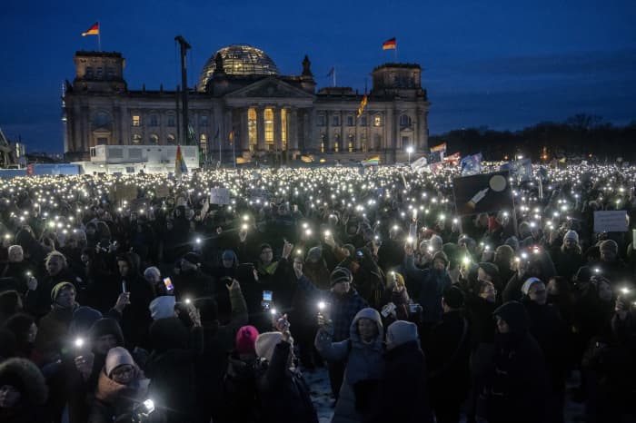 Hundreds of thousands turn out in Germany to protest the far right and ...