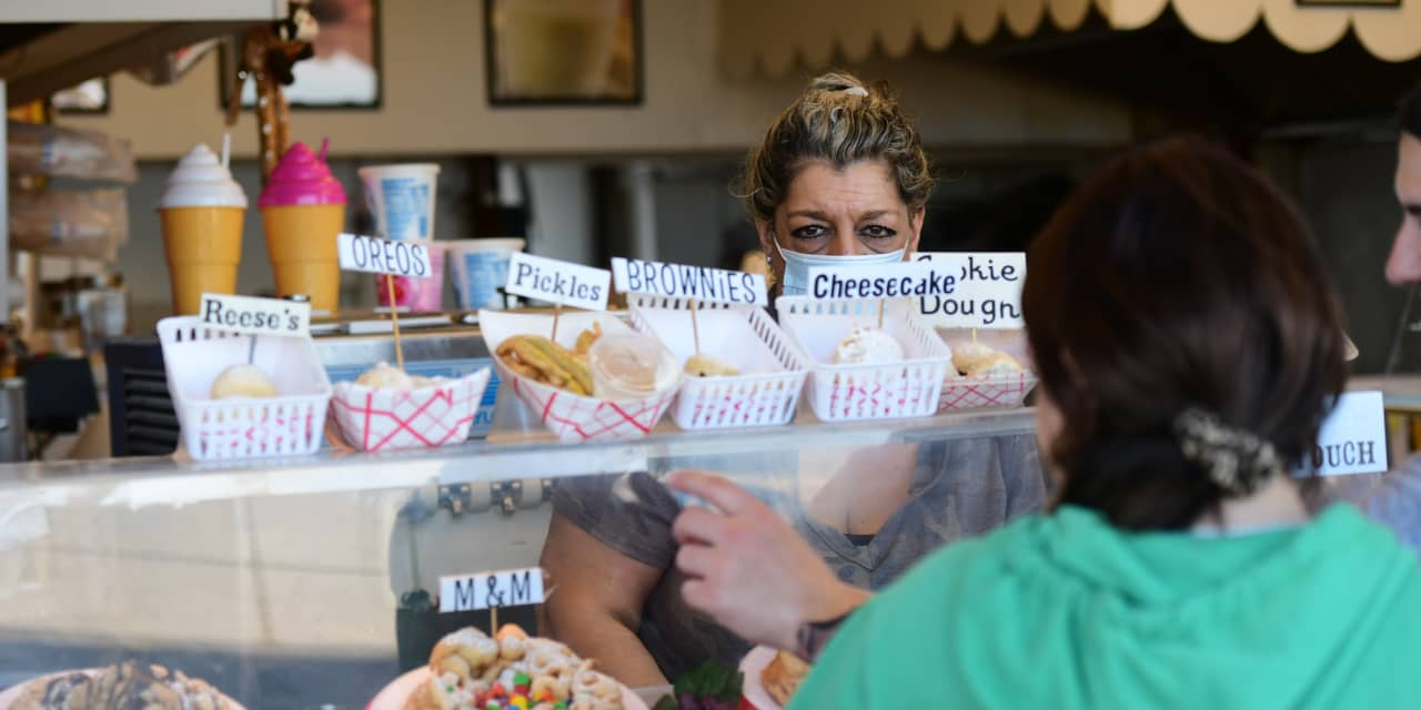 U.S. leading economic index pointing to recession around end of the year, Conference Board says