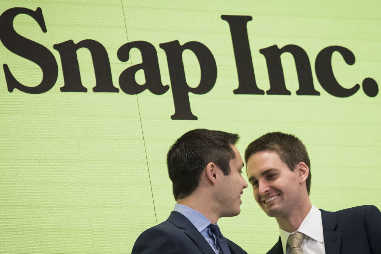 Snap stock plummets more than 25% as online advertising continues to  struggle - MarketWatch