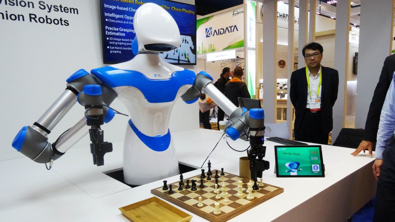 Robot magic is back (ChessTech News)