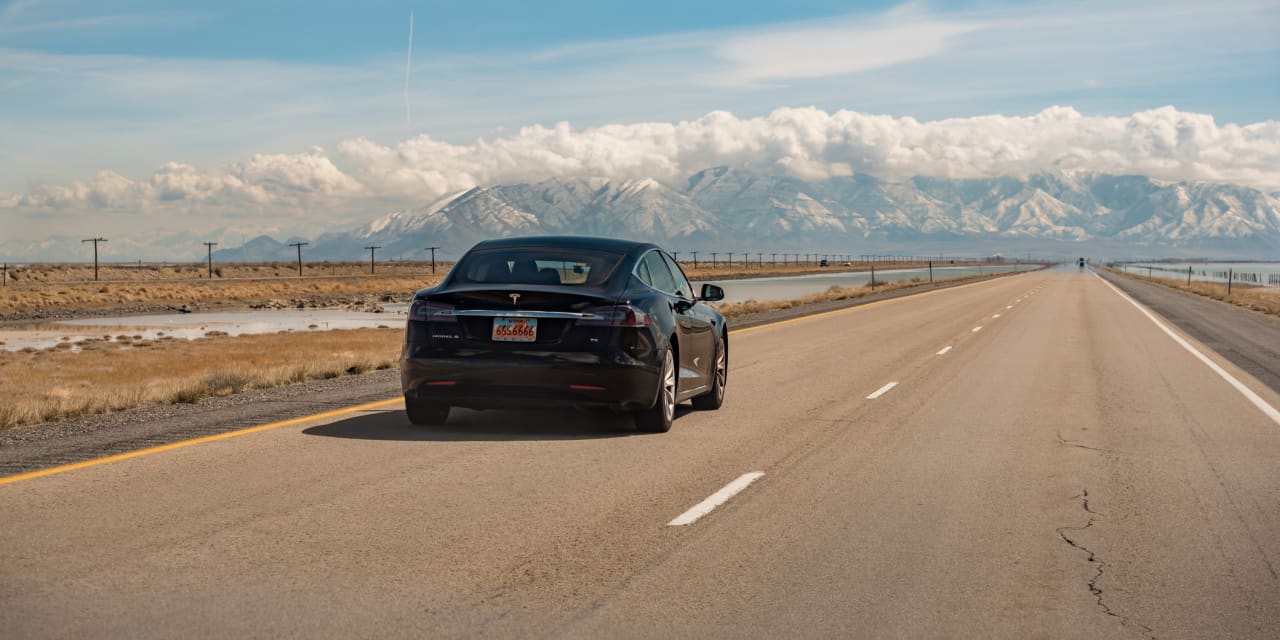 34% of Americans have never seen an EV in their neighborhood, survey says - Vimarsana News