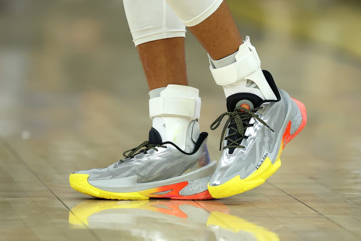 Steph Curry Signs New Endorsement Deal with Under Armour