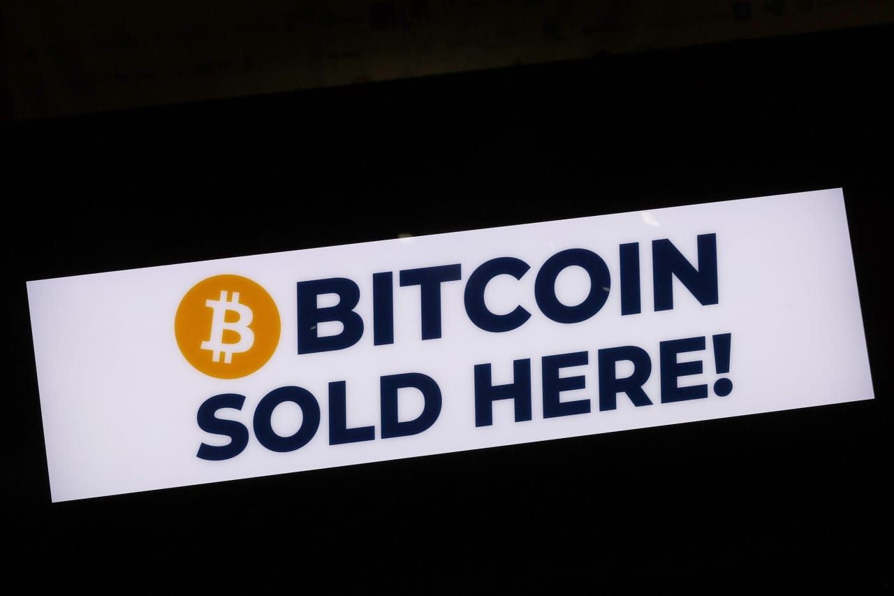 Tax-free crypto payments? Sinema and Toomey propose Senate bill covering  transactions under $50. - MarketWatch