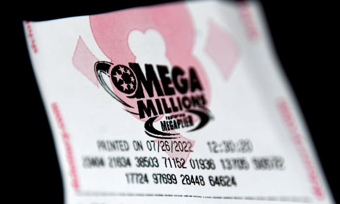 $1 billion Mega Millions jackpot among biggest U.S. lottery prizes