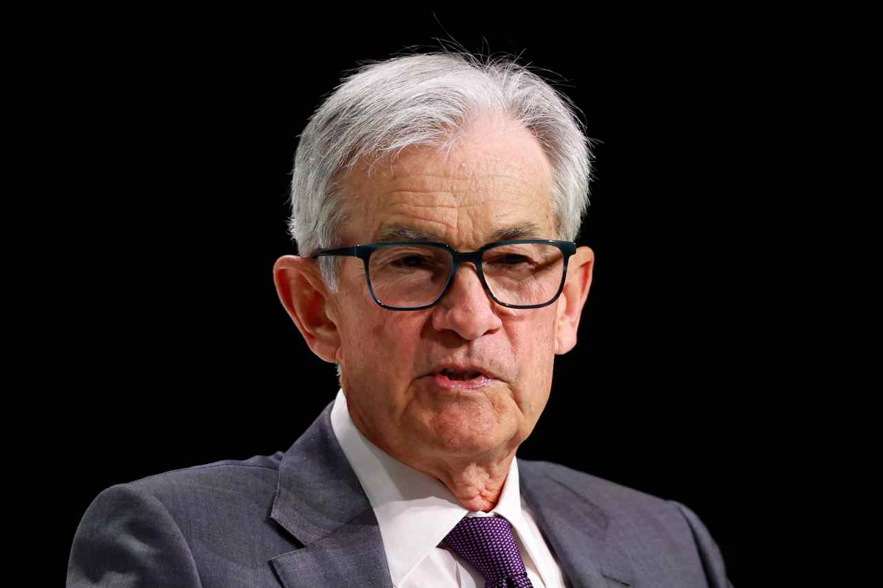 Fed stands pat on interest rates and warns of economic woes on the horizon