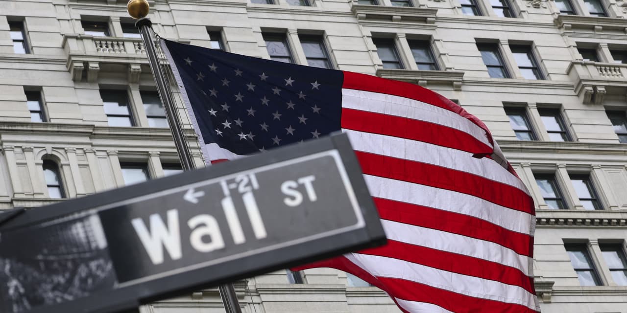 U.S. stock futures fall, oil rises ahead of a busy week for Wall Street