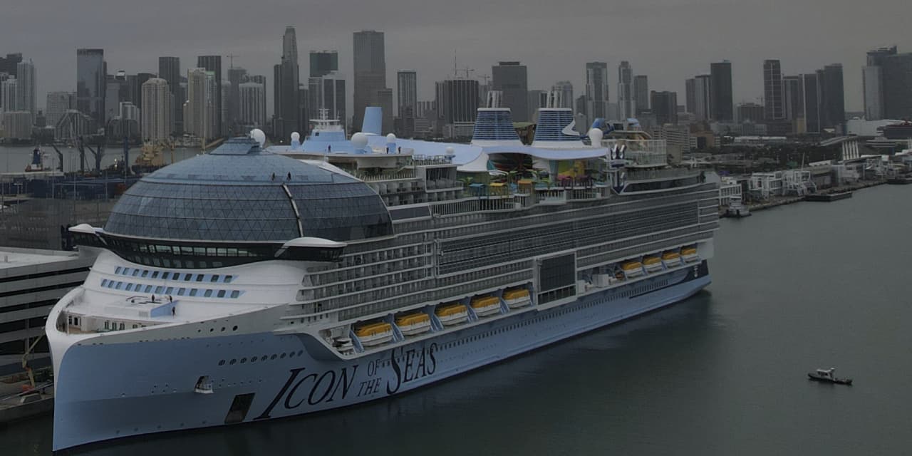 The World S Largest Cruise Ship Has 20 Decks 7 Pools And Would Cover