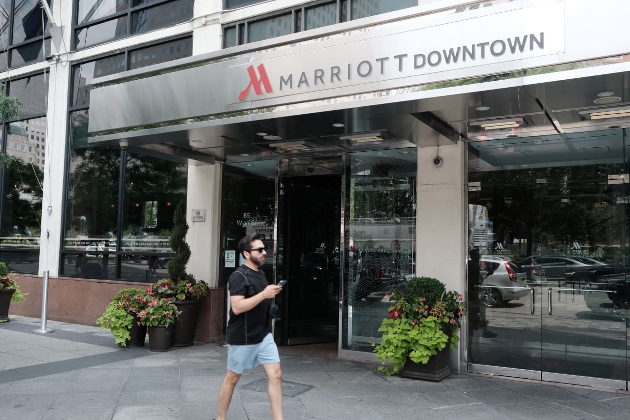Marriott’s stock drops as fourth-quarter revenue falls short