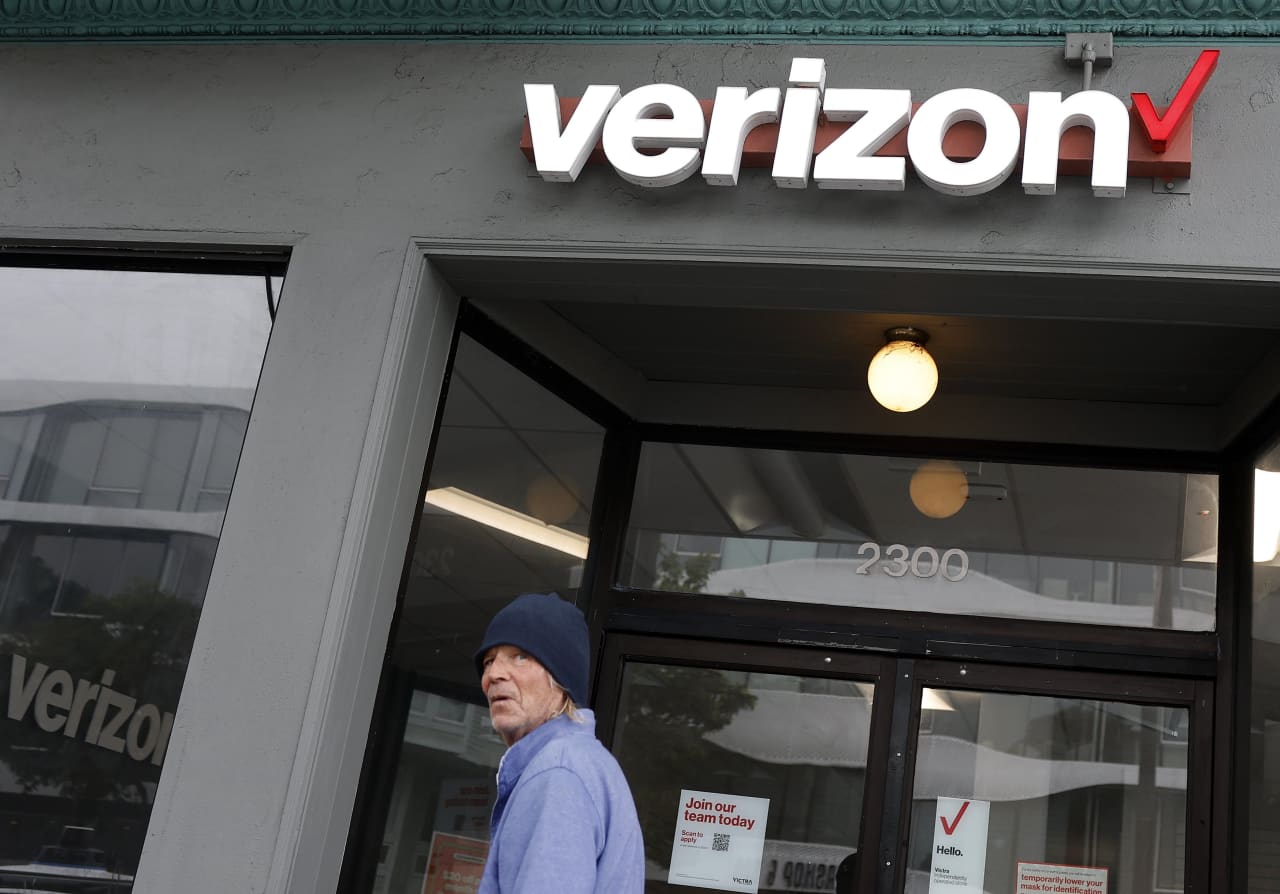 Verizon customers are getting $20 after outage — but specifics on its cause remain elusive