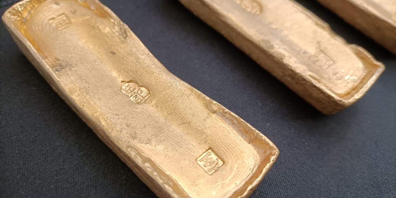 Los precios del oro caen a un mínimo de 1 semana ya que el metal amarillo parece estar disfrutando de su racha ganadora más larga este año.