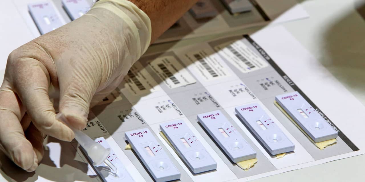 CDC ends quarantine recommendation for people exposed to COVID, and FDA recommends more than one test if negative
