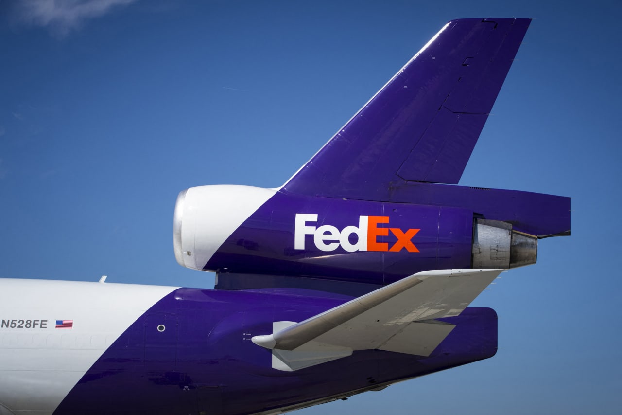 FedEx cost cuts are delivering results and potential freight spinoff is ‘tantalizing’: analysts