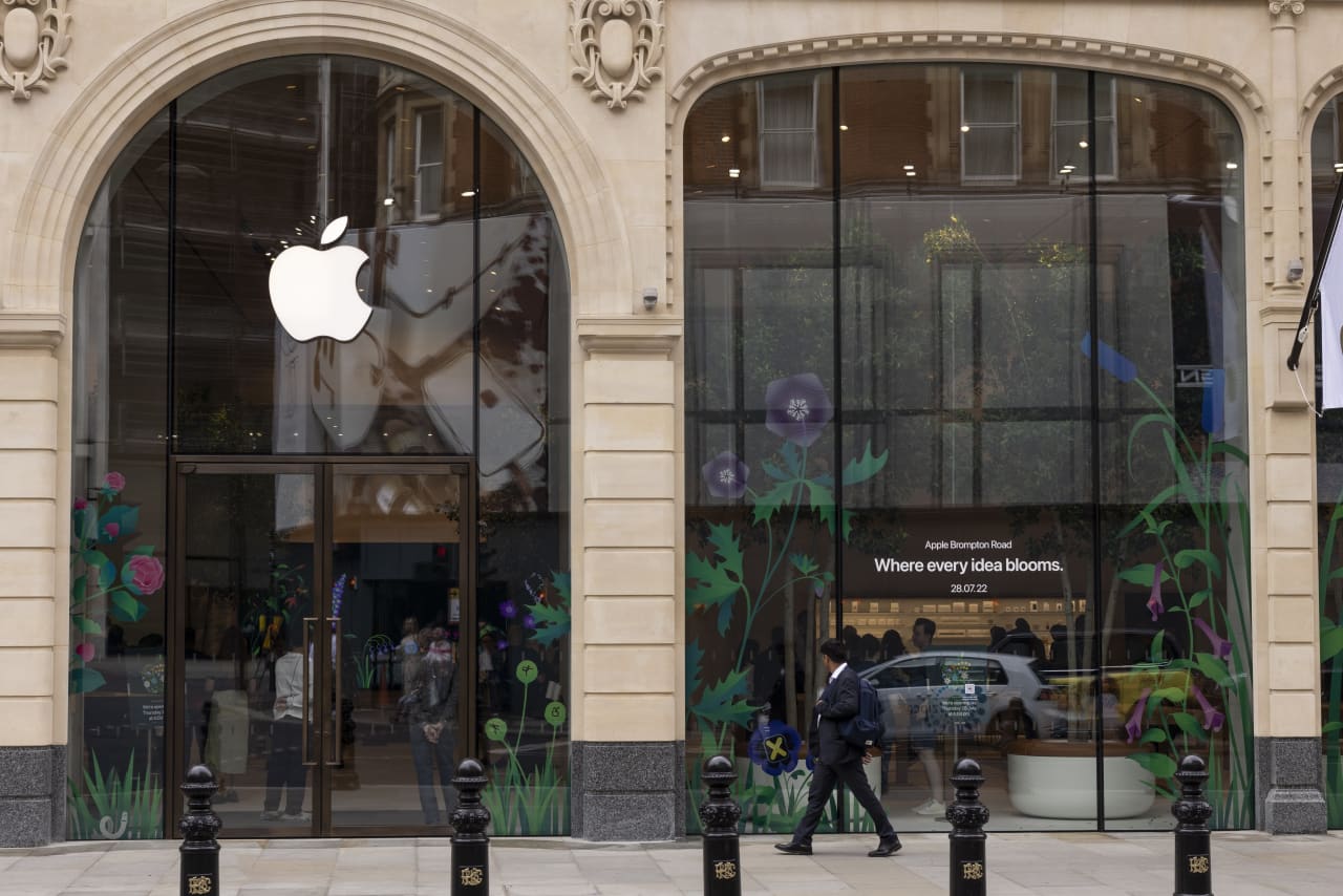 Inside Apple's revamped London Regent Street store - CNET