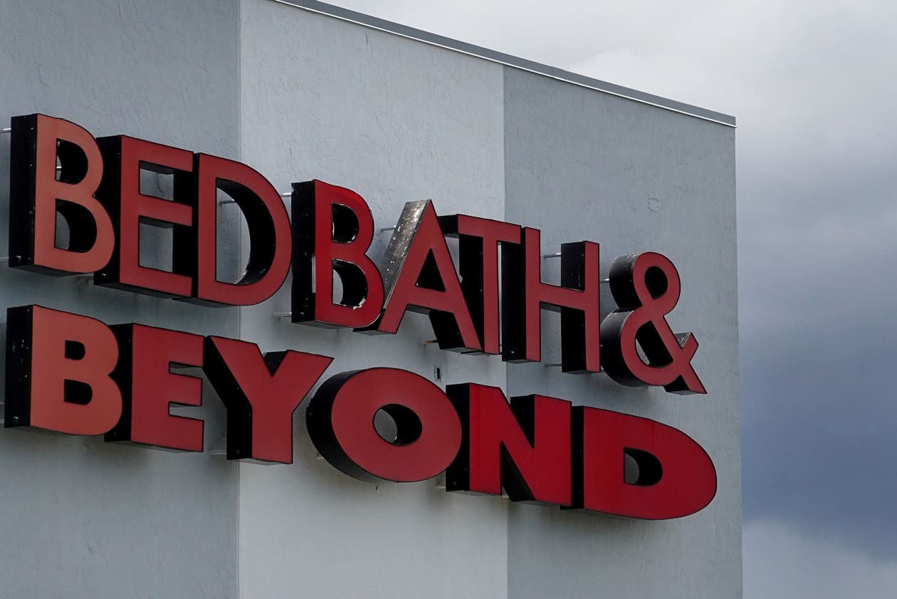 This investor made 110 million from trading Bed Bath & Beyond — and he