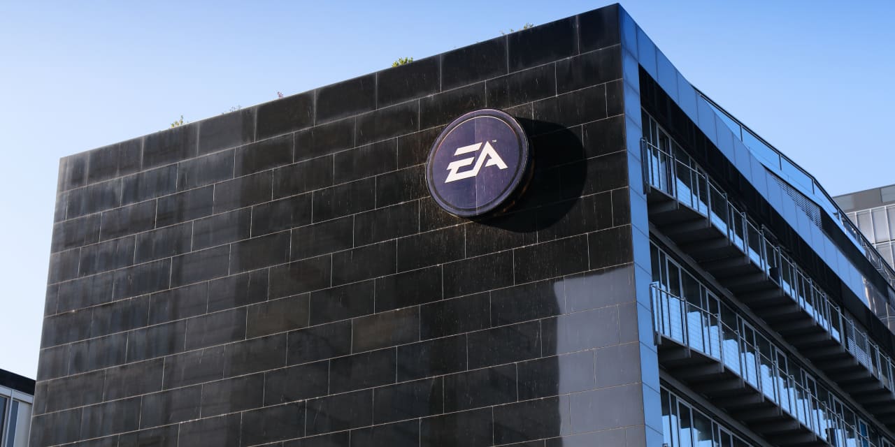 Las acciones de Electronic Arts se desploman a medida que las ventas decepcionan, pero se mejoró la guía de ganancias