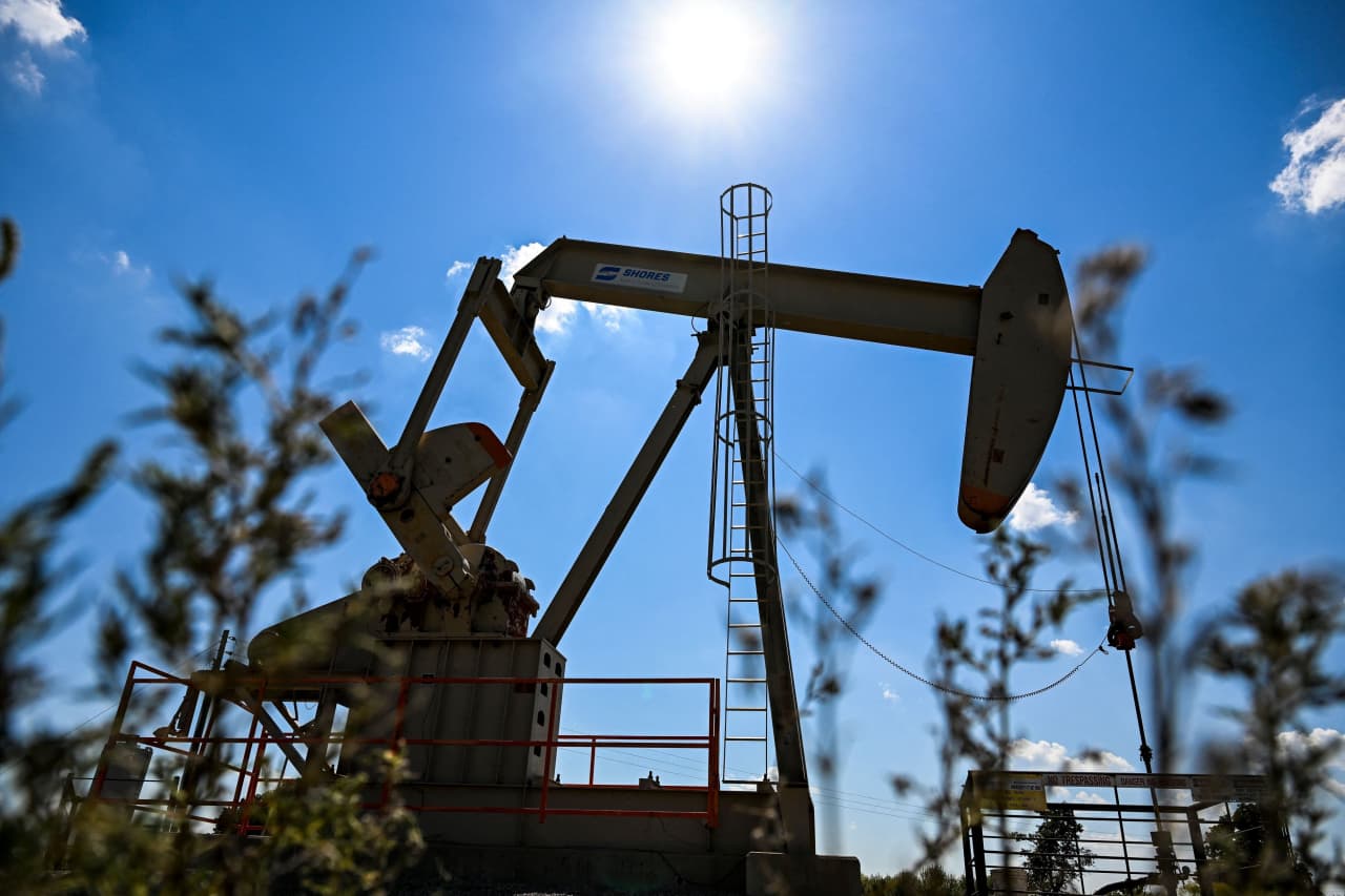 #Oil gains more than 3% on Libya output halt and escalating Middle East tensions
