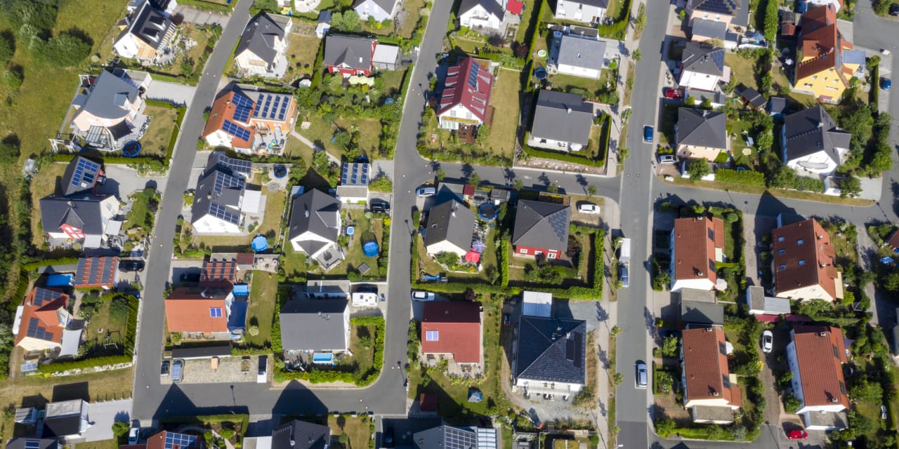Dating a 6.5% rate? Inside one high-stakes homebuying bet