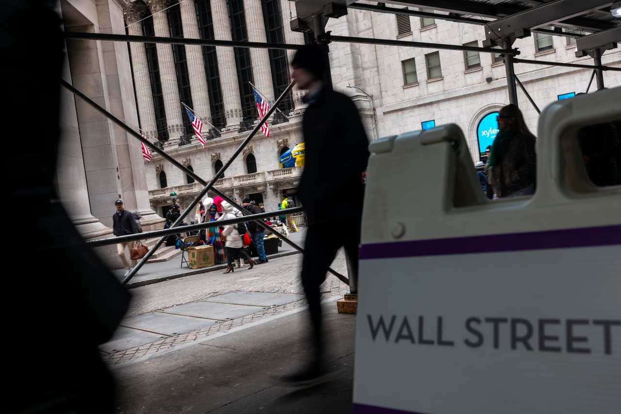 Stock futures and bitcoin slip, Treasury yields climb, as hot jobs report raises more questions about Fed rate cuts