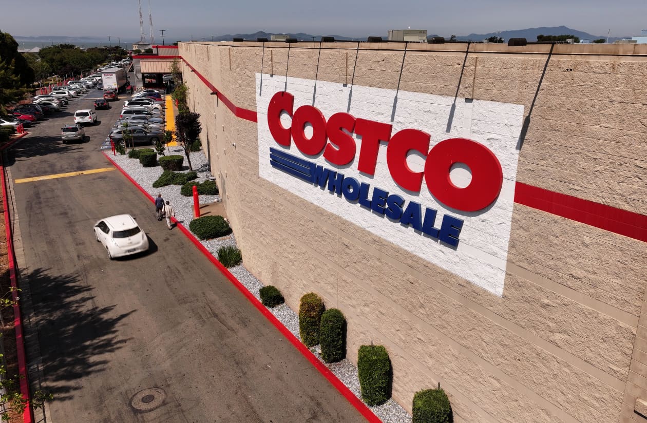 Costco’s stock slips as quarterly sales come up short MarketWatch