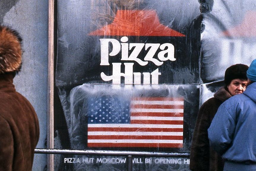 Gorbachev fez propaganda para Pizza Hut e Louis Vuitton; veja