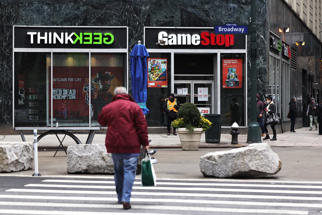 Individual investors made 30% of GameStop trades on Monday - MarketWatch