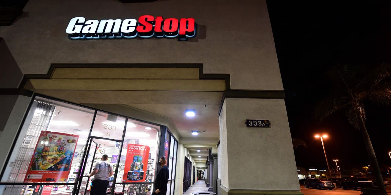 GameStop: Quema de dinero, la falta de rentabilidad se eleva sobre el favorito de las acciones de memes