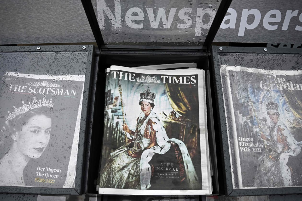 U.K. newspapers pay tribute to Queen Elizabeth II with special