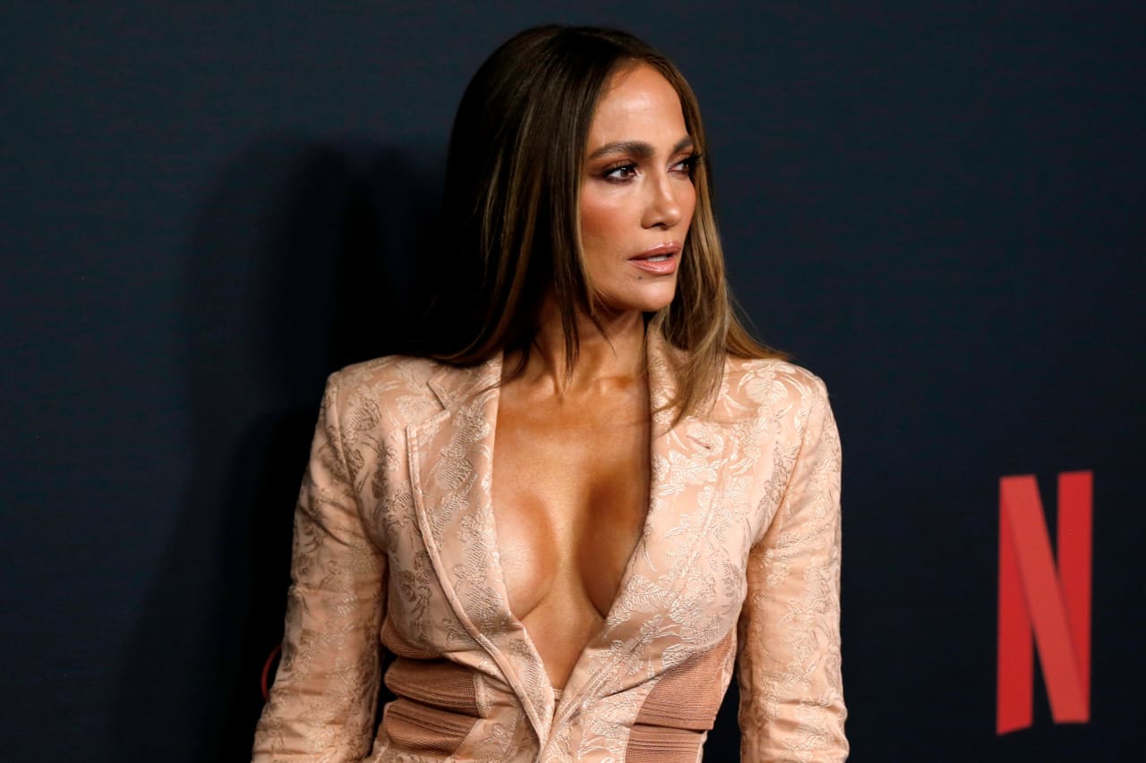 Jennifer Lopez relists Beverly Hills estate—now for $10 million less