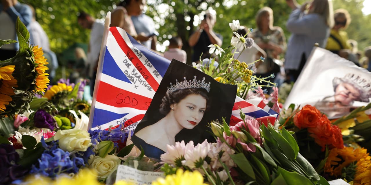 #: Queen’s funeral may tip U.K. into recession, economists say