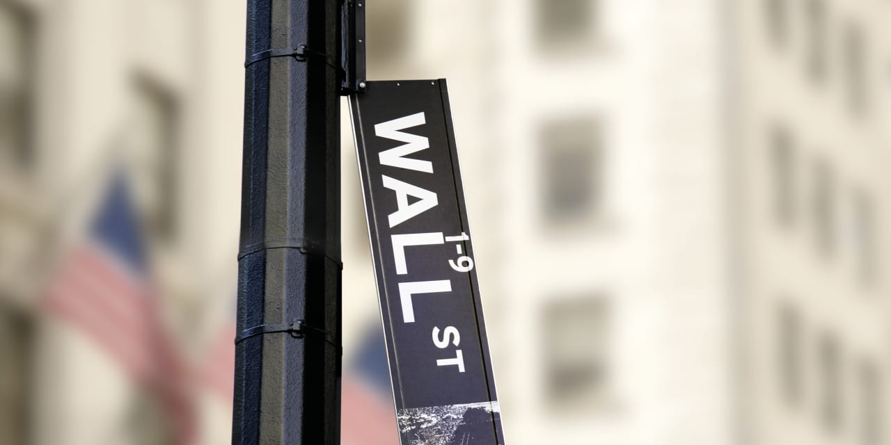 These 5 shares within the S&P 500 misplaced nearly half a trillion {dollars} in worth in sooner or later amid widespread wipeout