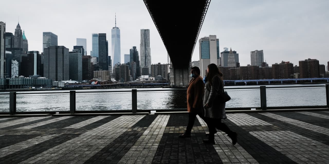 El aumento del nivel del mar pone a Miami, Nueva York, en mayor riesgo de inundaciones severas y extremas de propiedades comerciales