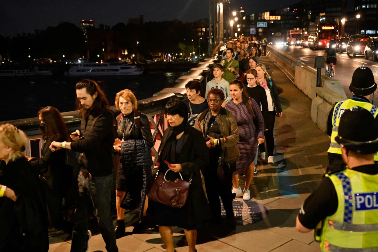 Here’s how long the queue is to see the queen lying in state - MarketWatch