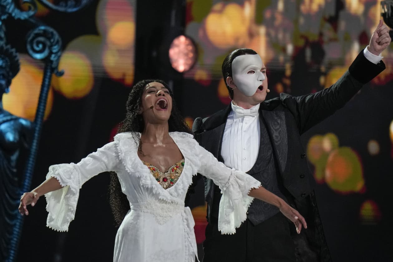 ‘Phantom of the Opera,’ Broadway’s longest-running show, is closing at ...