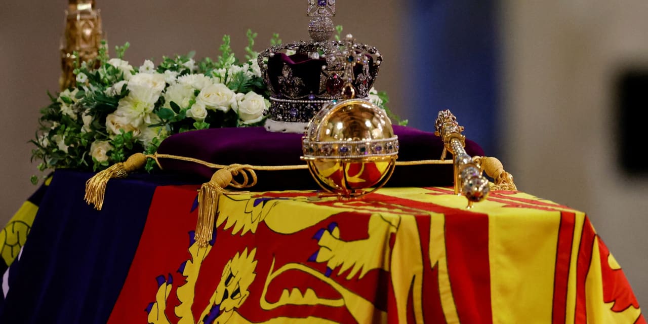 Funeral de Estado de la reina Isabel II: ¿quiénes son los guardias que llevan el féretro de la monarca?