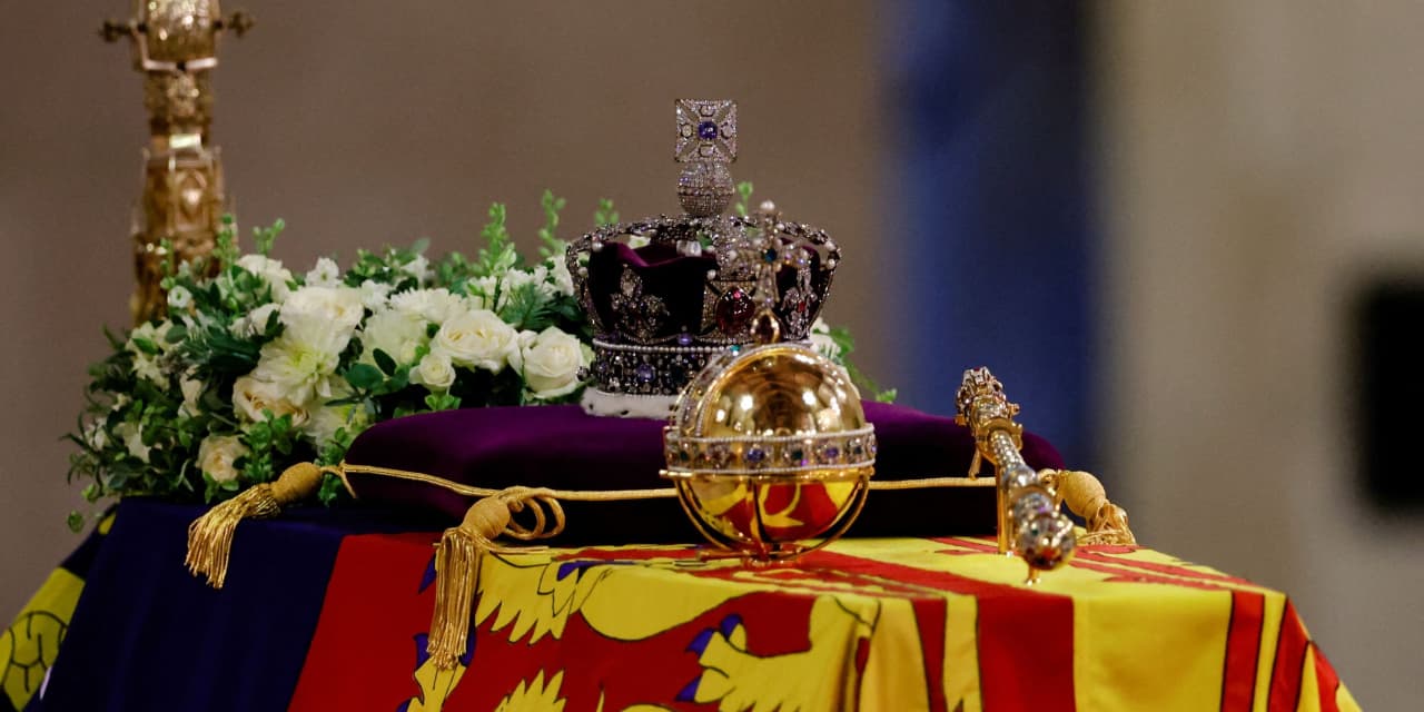 Funeral de Estado de la reina Isabel II: ¿quiénes son los guardias que llevan el féretro de la monarca?