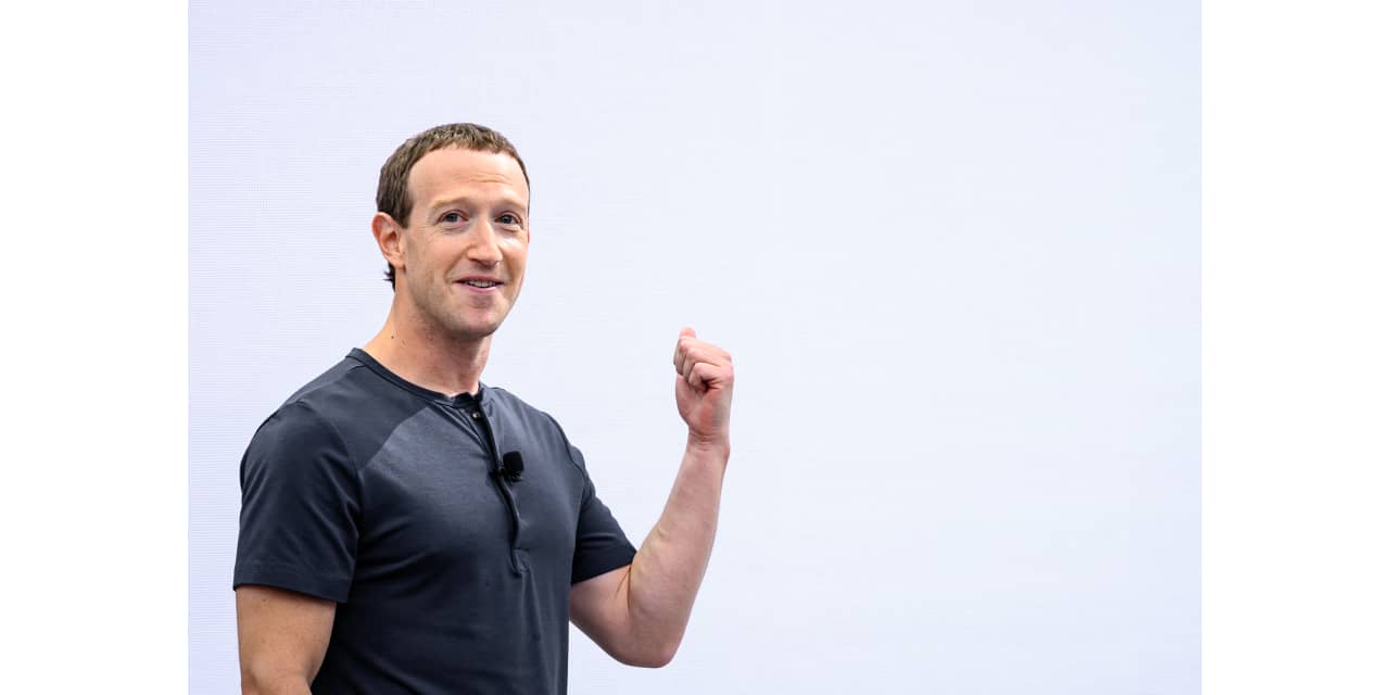 Zuckerberg mengolok-olok 'penggemar Apple' atas kritiknya terhadap Vision Pro